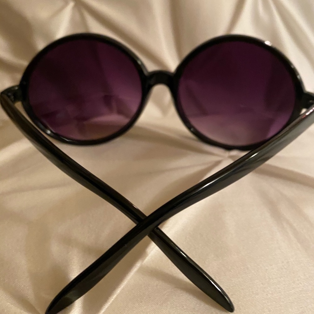 NEW BLACK ROUND SUNGLASSES - Picture 2 of 2